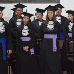 Alunos da Univesp de Pompeia completam graduação e se formam em três cursos
