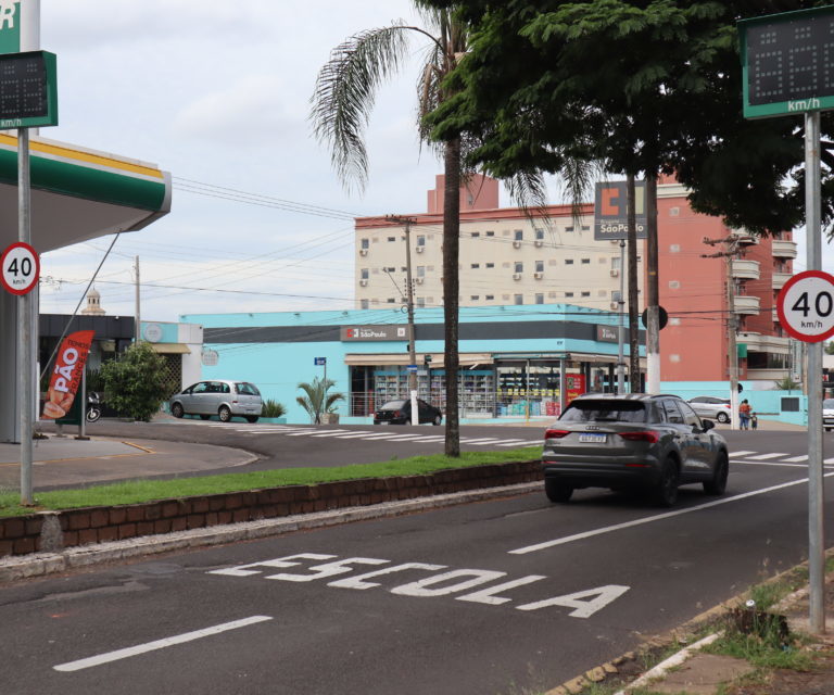 Mais de 80% dos motoristas de Marília respeitam os limites de velocidade dos radares