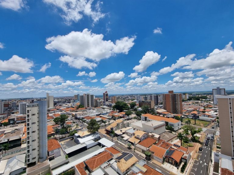 Epidemia e mortes fazem vacinas contra dengue sumirem das clínicas de Marília