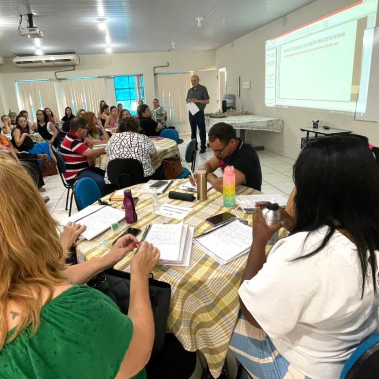 Educação de Marília realiza abertura do ano letivo com reunião de planejamento escolar