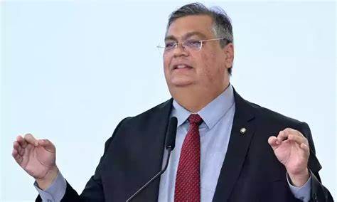 Dino discursa no Senado, defende Moraes e vê direito de o STF julgar parlamentares