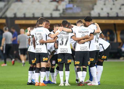 Corinthians revive pesadelo de ano do rebaixamento e junta cacos por reação