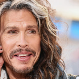 Steven Tyler, vocalista do Aerosmith, tem acusação de assédio sexual arquivada