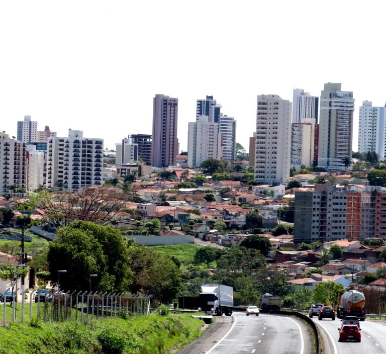 Verticalização avança, e brasileiros em apartamento chegam a 12%, diz Censo