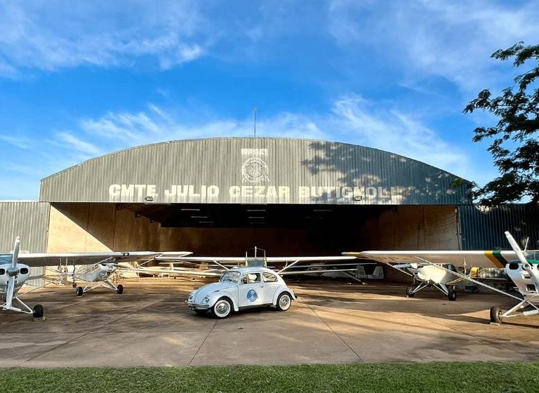 Aeroclube lança rifa de fusca para ajudar na reforma de aeronave de Santos Dumont