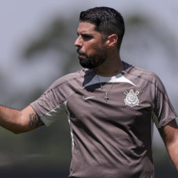 António Oliveira é o novo técnico do Corinthians, anuncia diretoria do clube