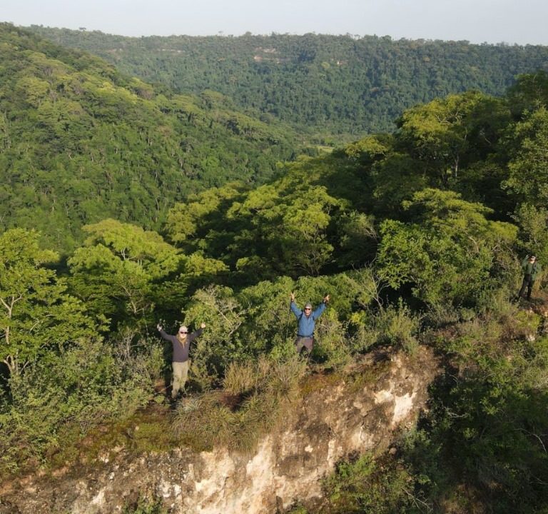 Caminhada no ‘estreito’ de Marília chama atenção em rota turística