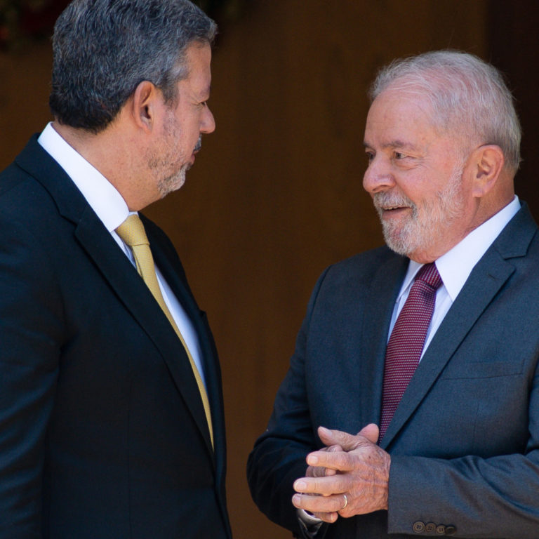 Presidente Lula descarta troca de Padilha e confronta Lira após pressão