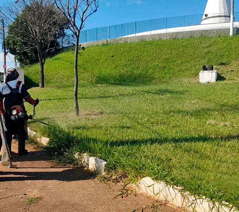 Mutirão de Limpeza avança para os bairros de Marília em oito frentes de serviço