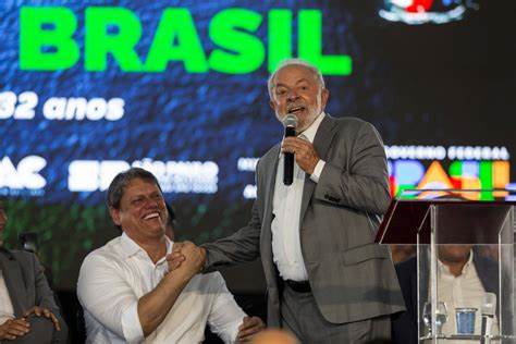 Tarcísio é meu irmão, diz Bolsonaro sobre afagos entre governador e Lula