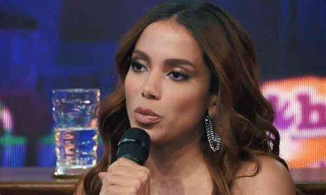 Anitta diz que prefere dormir a fazer sexo e surpreende no Domingão do Huck