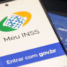 2 em cada 10 contratos do consignado do INSS têm juros acima do limite