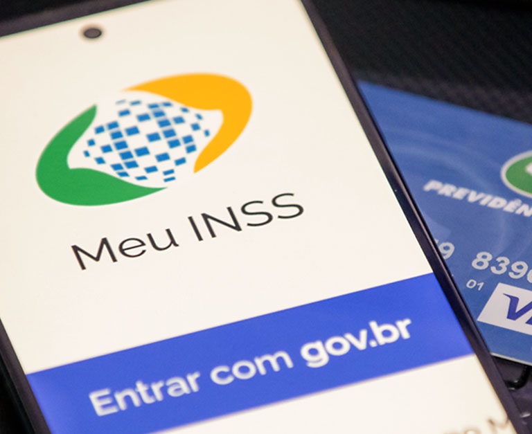 2 em cada 10 contratos do consignado do INSS têm juros acima do limite