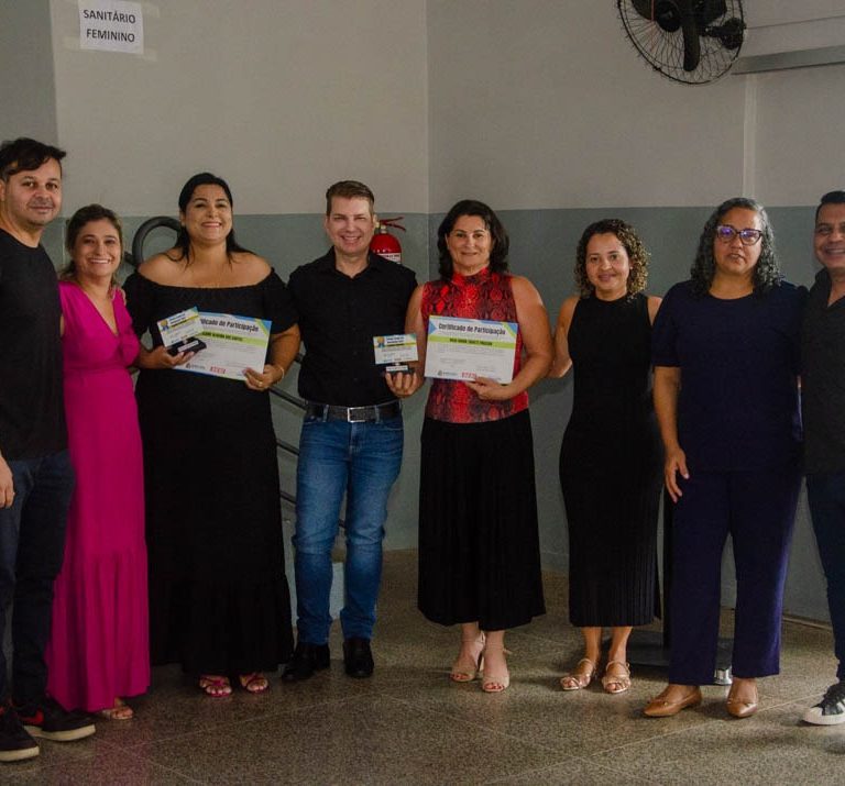 Iniciativa do prefeito de Quintana premia professores por boas práticas educacionais