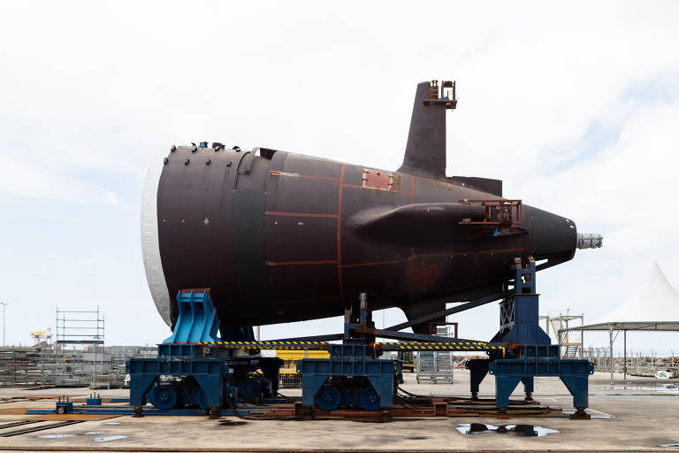 Brasil negocia com França acordo para combustível nuclear de submarino, diz Itamaraty