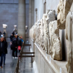 British Museum processa curador por vender 1.800 peças raras no Ebay