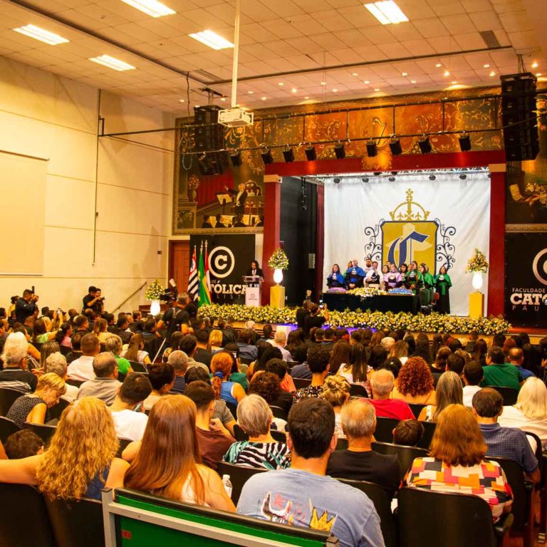 Faculdade Católica celebra formatura de 27 cursos em Marília
