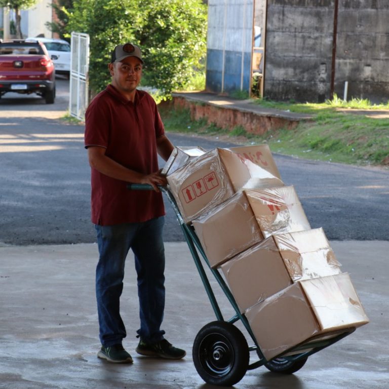 Mais de 5.600 famílias de servidores começam a receber a cesta básica da Prefeitura