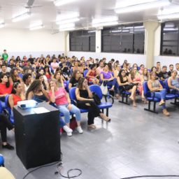 Acadêmicos e familiares participam de acolhimento realizado pelo curso de Nutrição