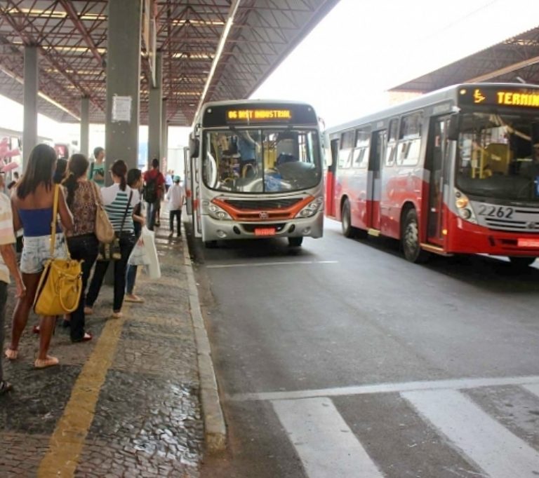 Prefeitura estuda a concessão de subsídio para custear as passagens de ônibus