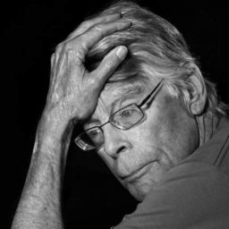 Lembre 7 livros essenciais de Stephen King, que estreou na literatura há 50 anos