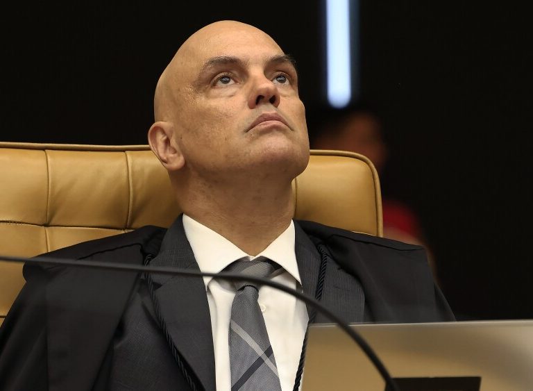 Moraes derruba sigilo de depoimentos sobre tentativa de golpe com Bolsonaro