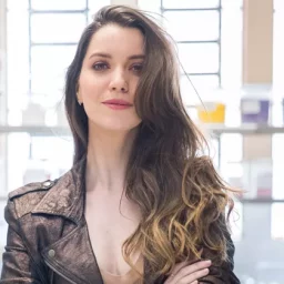 Nathalia Dill deixa para trás a vilania da última personagem para ser fofa em ‘Família é Tudo’