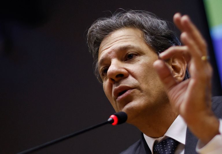 Rio pode transferir dívida da Petrobras para União em negociação, diz Haddad