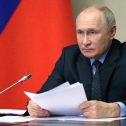 População russa vai reeleger Putin de olho na guerra com a Ucrânia e no bolso