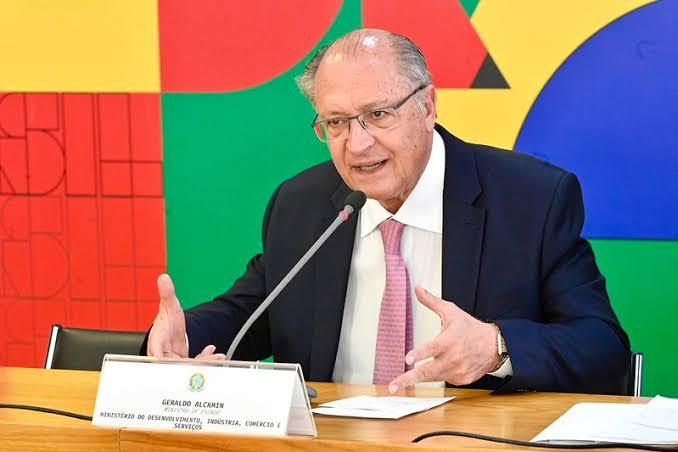 Toyota vai investir R$ 11 bilhões no Brasil junto a outras automobilísticas, diz Alckmin