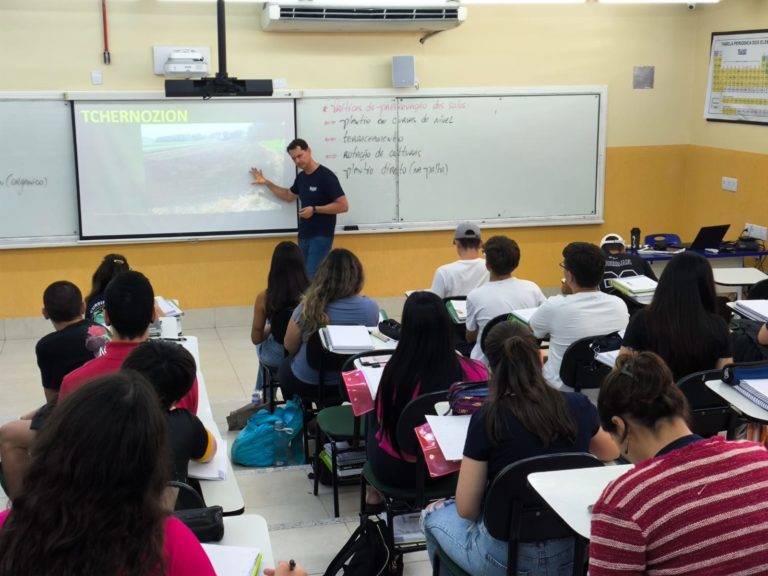 Ensino e estrutura fazem do curso pré-vestibular do Cristo Rei um sucesso