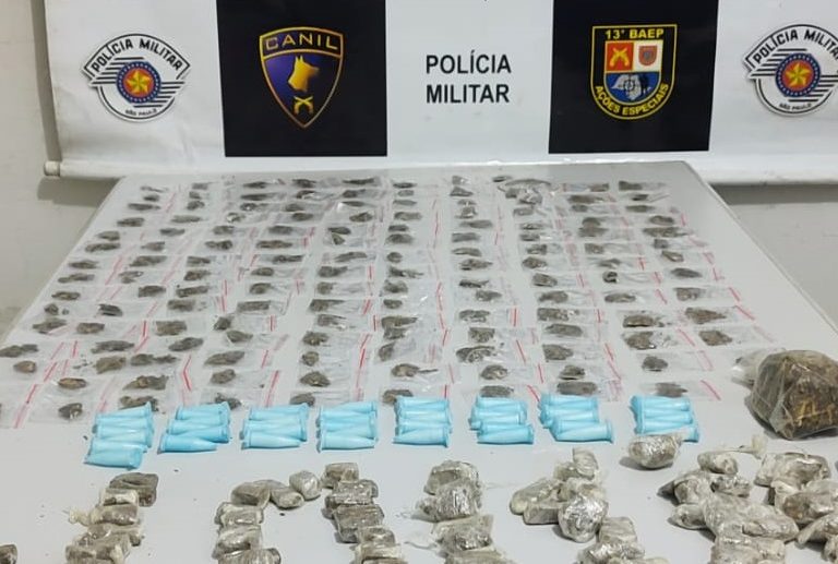 PM prende jovem com crack, cocaína e maconha ‘turbinada’ no Argollo Ferrão