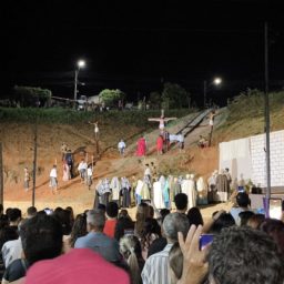 Encenação da Paixão de Cristo atrai milhares de fiéis na zona sul de Marília