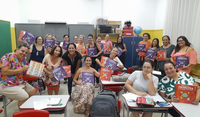 Professores de Vera Cruz treinam para aplicar aulas de disciplina financeira
