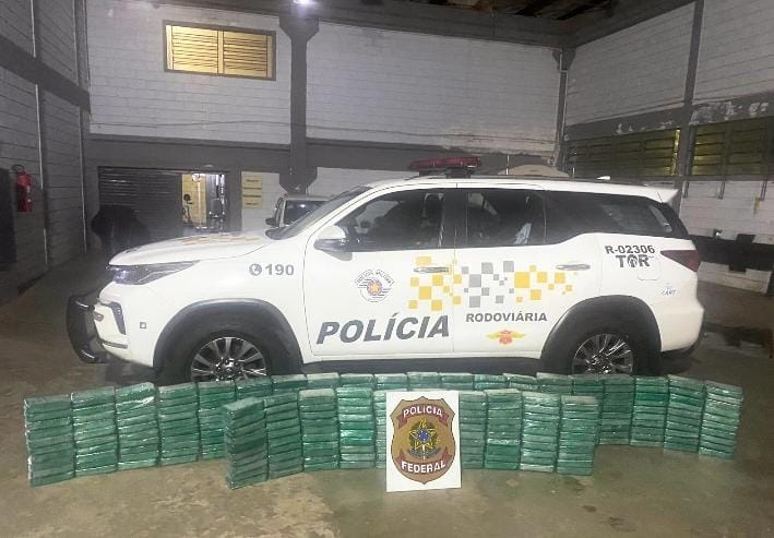 Motorista é preso com mais de 300 quilos de cocaína na rodovia SP-225