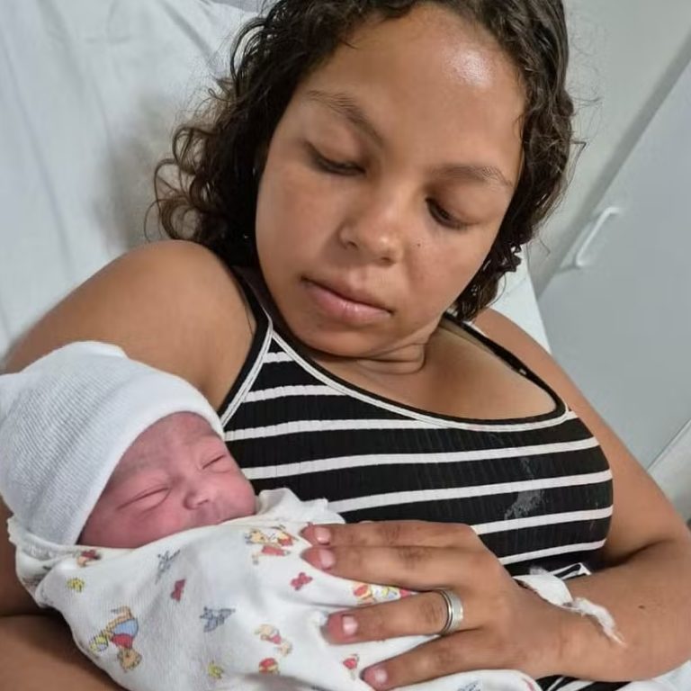 Bombeiros em Tupã ajudam pelo telefone jovem a dar à luz em casa