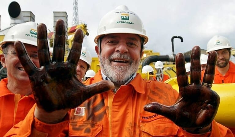 Economistas temem dedo do PT na Petrobras e retorno à era da ‘estatal para agradar governo’