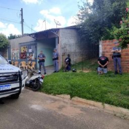 Motocicleta furtada em Bauru é localizada com dupla na Vila Barros em Marília