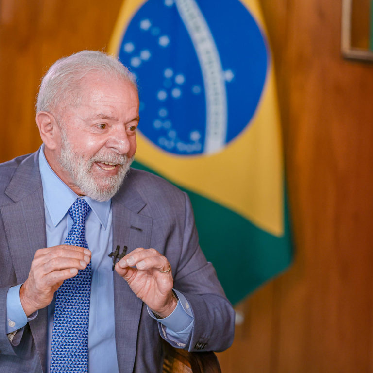 Lula defende STF e diz que Musk nunca produziu um ‘pé de capim’ no Brasil