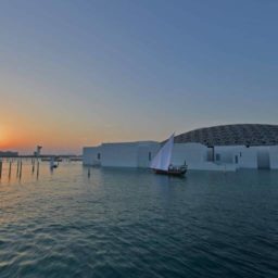 Abu Dhabi, com seu Louvre, quer disputar hegemonia cultural com o Ocidente