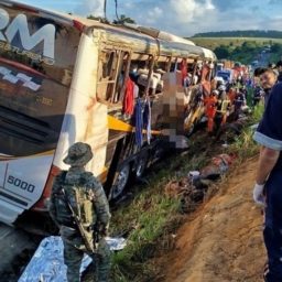 Acidente com ônibus de turismo deixa 9 mortos e 24 feridos no extremo sul da Bahia