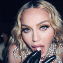Madonna diz para pararem de falar português em show da turnê ‘Celebration Tour’