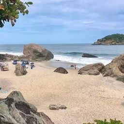 Conheça as principais praias de nudismo dos Estados do Brasil e do mundo
