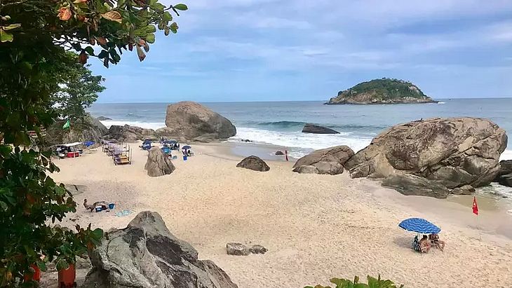 Conheça as principais praias de nudismo dos Estados do Brasil e do mundo