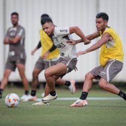 Corinthians busca reforços, mas evita apostas e vê valores altos no mercado