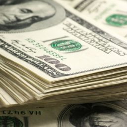 Dólar abre em alta e ultrapassa R$ 5,15 com tensão no Oriente Médio em foco