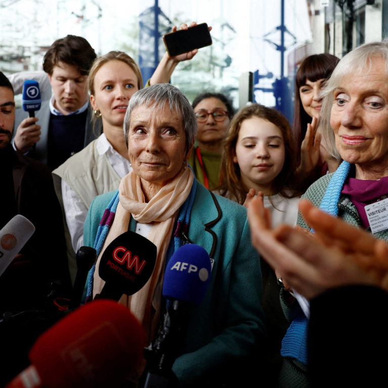 Idosas suíças vencem processo sobre crise climática em tribunal de direitos humanos