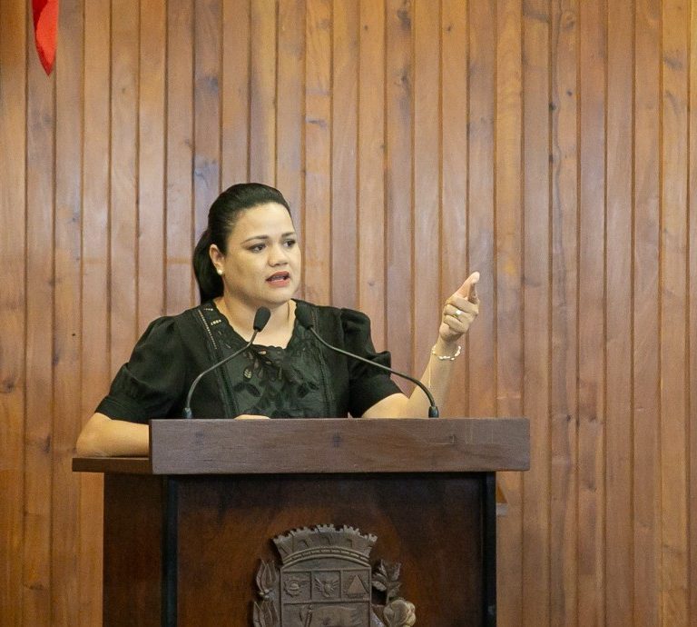 Vânia Ramos ganha alcunha de ‘traidora’ mas aposta em igreja para se reeleger