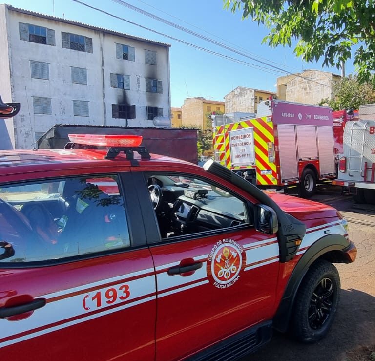 Incêndio em prédio da CDHU mobiliza Bombeiros na zona sul de Marília