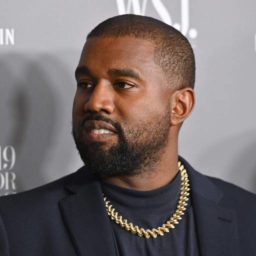 Rapper Kanye West quer abrir produtora de filmes pornográficos, afirma site